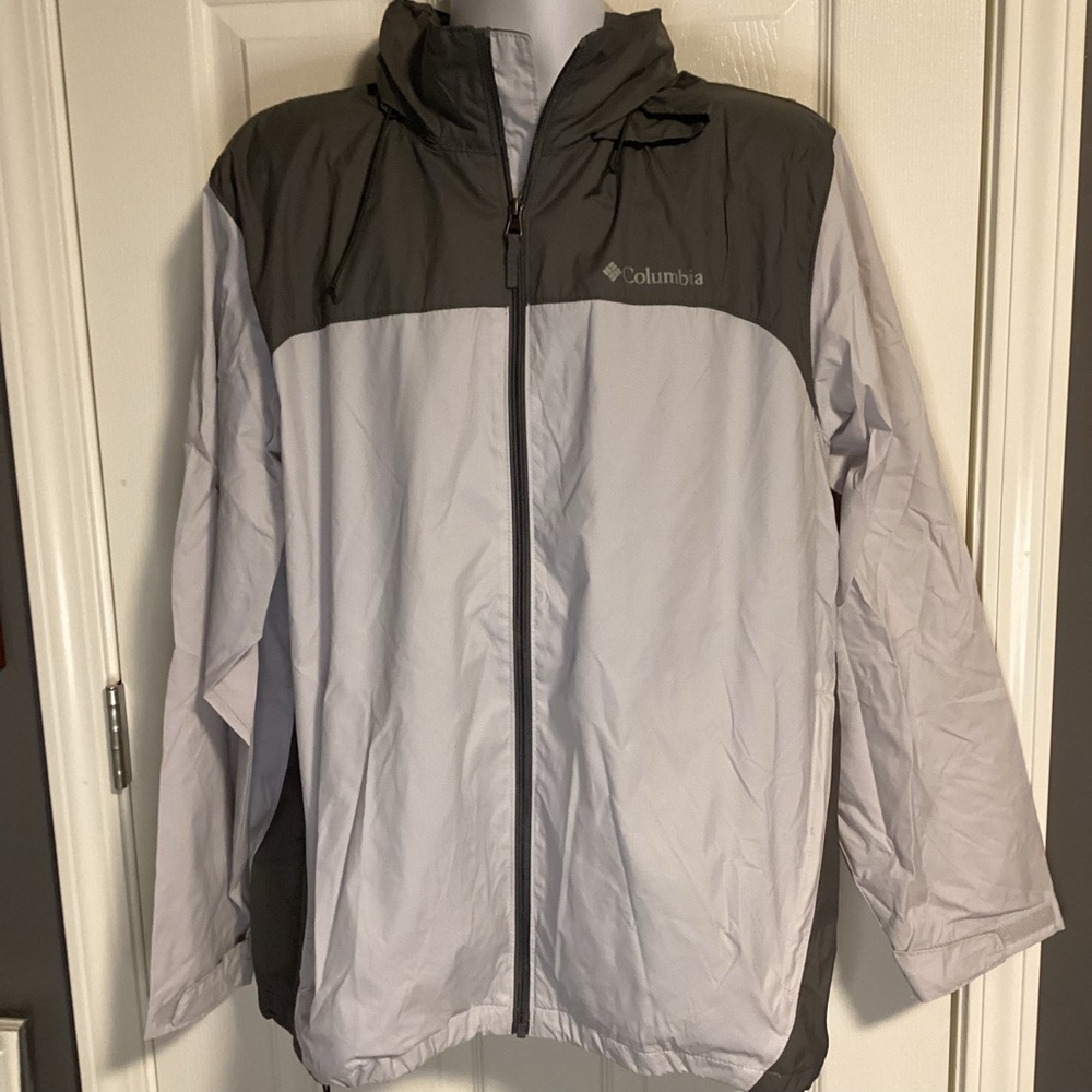 Grey Columbia windbreaker jacket with hood and zippered pockets- size large